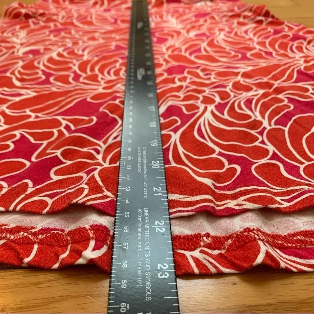 H&M Rayon two tone red/pink + white outlined flowers sz 10 + summer + casual